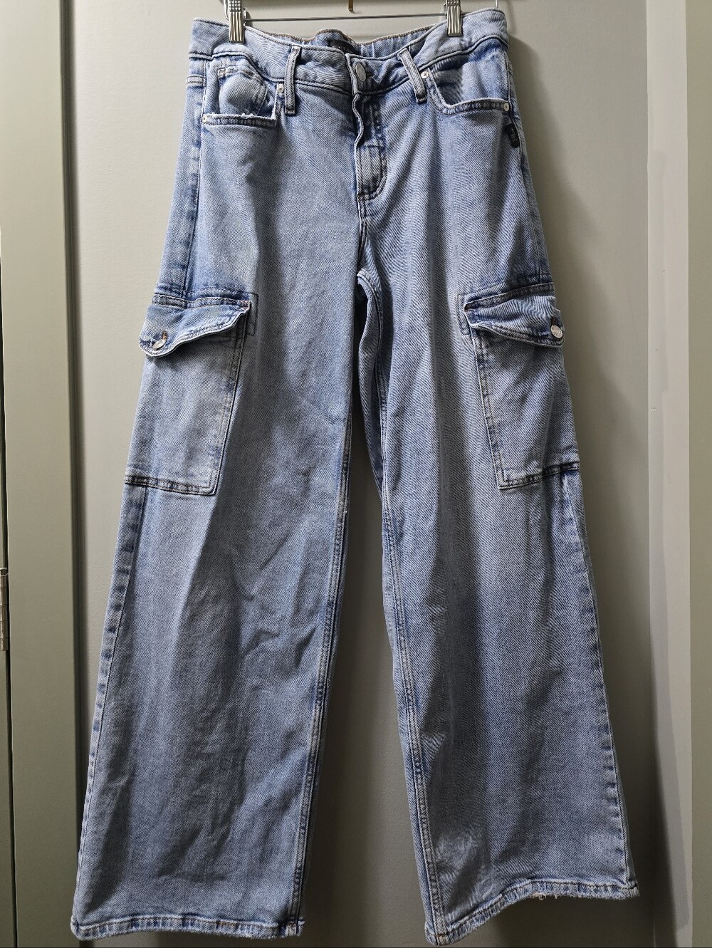 Silver Jeans Suki Wide Leg Cargo Jeans in Light Blue Size W29 L31